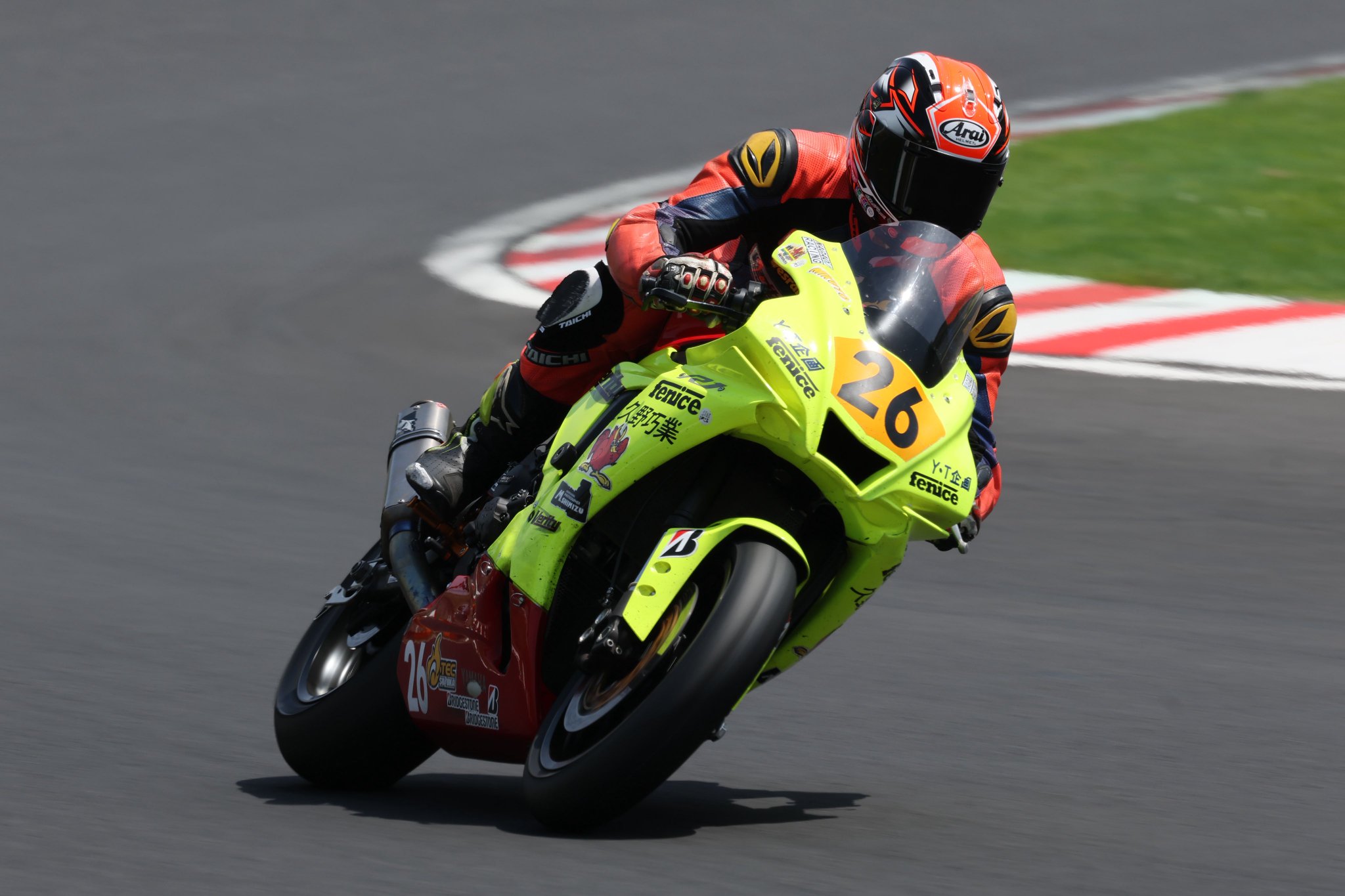 コーナーを駆け抜ける久野光博ライダー
